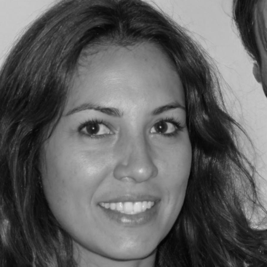 María González, Analista Financiera